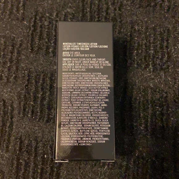 MAC mineralize timecheck lotion new - Picture 2 of 2
